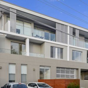 Modern One-Bedroom Apartment in a Boutique Block - Lifestyle and Convenience Combined - Photo 2