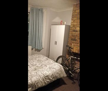 Room in a Shared House, Selby Road, E13 - Photo 5