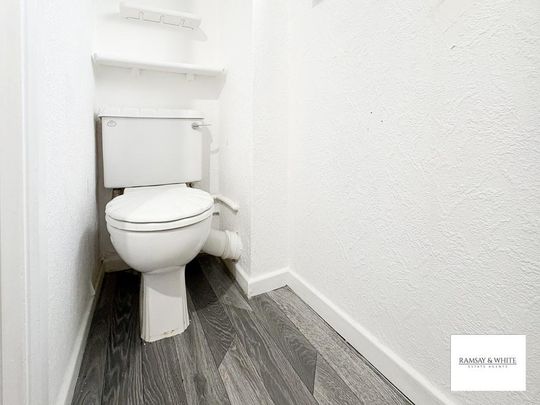 2 bedroom end of terrace house to rent - Photo 1