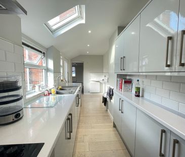 3 bedroom Semi-Detached House to let - Photo 4