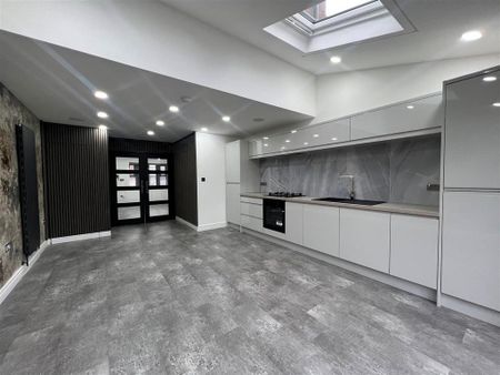 4 bedroom detached house to rent - Photo 4