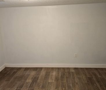 For Lease - 121 Cumberland Street, Barrie, Ontario - Photo 4