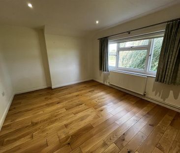 3 bedroom detached bungalow to rent - Photo 3