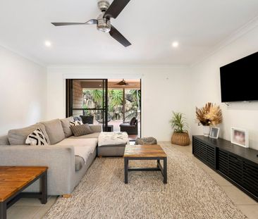 Modern family living, walk to school & shops - Photo 5