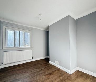 3 bedroom end of terrace house to rent - Photo 2