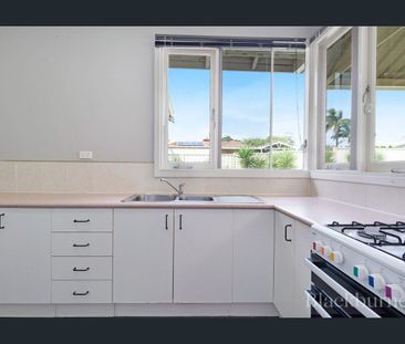 THREE BEDROOM FAMILY HOME - Photo 5