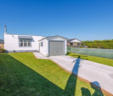 Enjoy sea breezes on Seabury Ave! - Photo 3