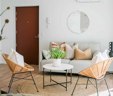 2 bedroom 2 bathroom with lots of Sunshine - Fur babies Welcome - Photo 3