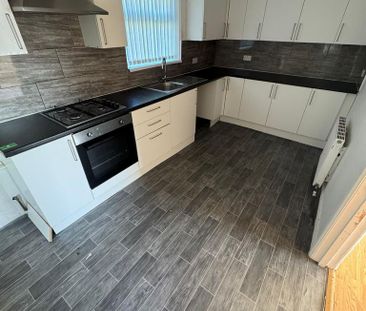 2 bedroom semi-detached house to rent - Photo 5