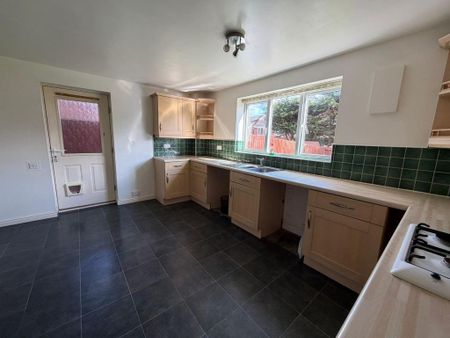 4 bedroom detached house to rent - Photo 5