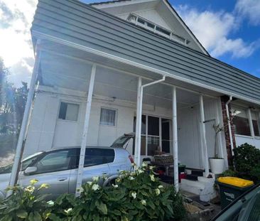 2-Bedroom Unit in Northcote $480/wk, Water & Power Included - Photo 2