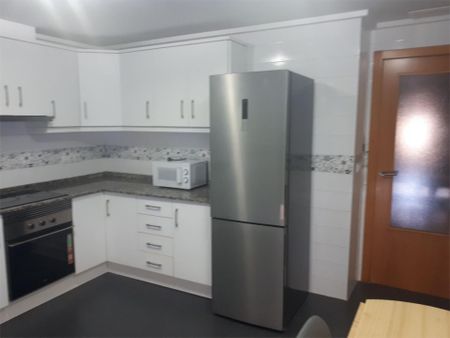 Piso de alquiler en Avenida Reina Victoria Eugenia, 3, Alameda - Photo 4