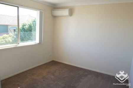 Walk to School! Spacious Townhouse for Rent in Sunnybank Hills - Photo 3
