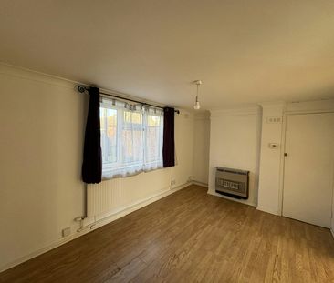 Flat to rent on - Photo 1