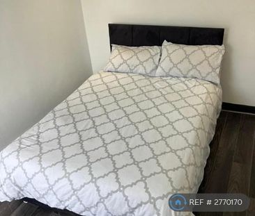 1 bedroom in a flat share to rent - Photo 2