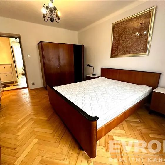 stylově zařízený byt 2+1 54 m - Fotografie 1