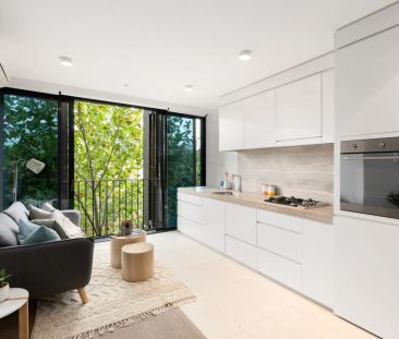 Light-Filled and Chic Bayside Living with Rooftop Oasis! - Photo 3