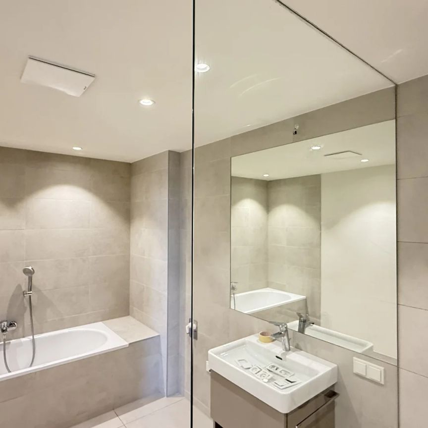 UNBEFRISTETE 2 Zimmer-Wohnung mit viel Freifläche - Photo 1