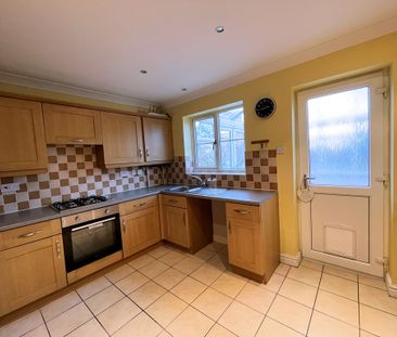 2 bedroom Semi-Detached House to let - Photo 4