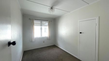 Tidy 3 Bedroom Family Home in Te Hapara! - Photo 4