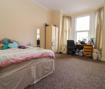 6 bedroom semi-detached house to rent - Photo 3