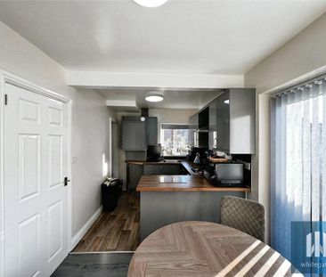 3 bedroom end of terrace house to rent - Photo 4