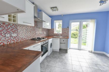 2 bedroom semi-detached house to rent - Photo 5