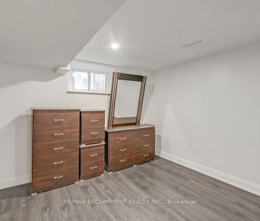 38 Ashford Boulevard #Lower - Photo 1