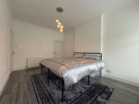 3 bedroom flat to rent - Photo 5