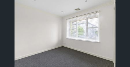 Lifestyle Perfection in the Heart of Windsor - Photo 4