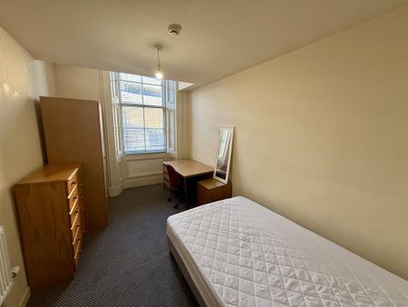 5 bedroom flat to rent - Photo 4