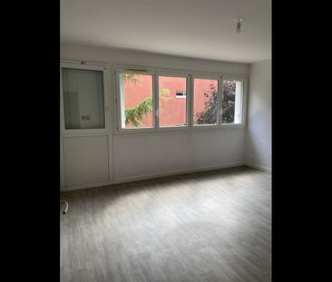 Location Appartement 4 pièces 70 m² Issoudun - Photo 3