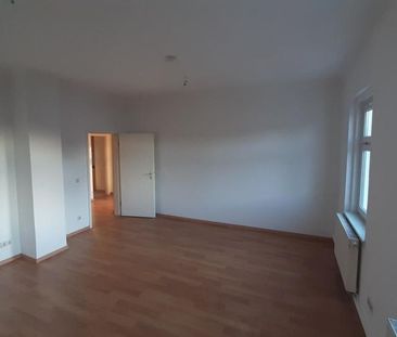 Frisch renovierte 2-Raum-Wohnung, EBK, Balkon, Lpz/ Knautkleeberg - Foto 1
