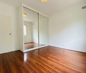 Spacious Two-Bedroom Apartment in a Prime Kogarah Location - Photo 1