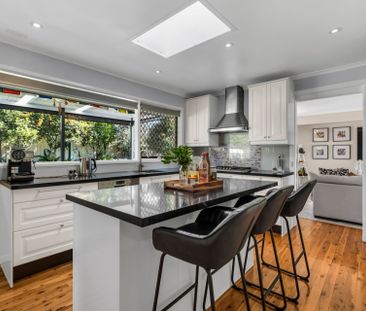 Immaculate family home opposite Parkland - Photo 3