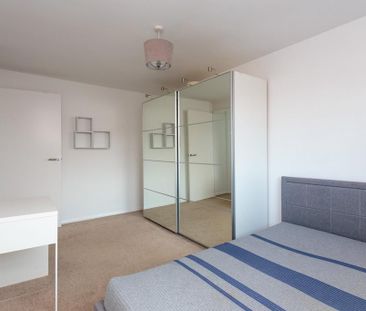 4 bedroom end of terrace house to rent - Photo 4