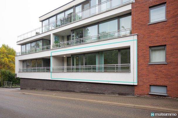 LICHTRIJK APPARTEMENT MET 2 SLAAPKAMERS EN PARKEERPLAATS AAN HET CENTRUM VAN BILZEN - Photo 1