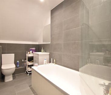 248 Cobham Road, Fetcham, Leatherhead - Photo 1