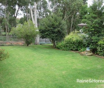 Large Family Home with Swimming Pool - Photo 3