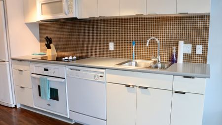Studio Apartment For Rent In Downtown Vancouver - Photo 3