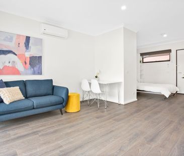 $385 per week - FULLY FURNISHED - Photo 3