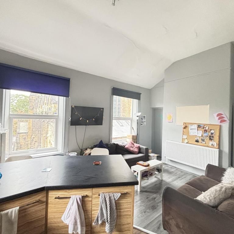 4 bedroom flat to rent - Photo 1