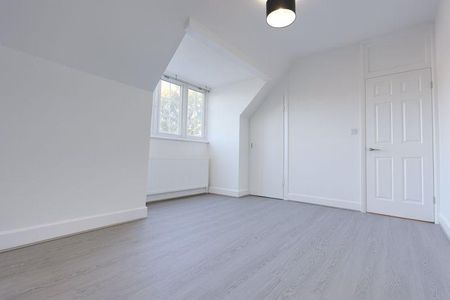 3 bedroom flat to rent - Photo 3