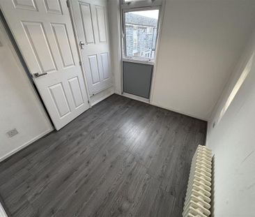 3 bedroom end of terrace house to rent - Photo 6