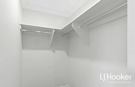 Modern Family Living with Space, Style & Convenience - Photo 3