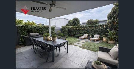 Modern 4-Bedroom Family Home in Prime Coastal Location - Photo 4