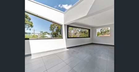 CONTEMPORARY DUPLEX IN PRIME LOCATION - Photo 2