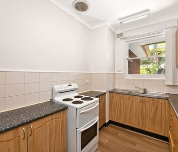 Stylishly Renovated Apartment in Prime Kogarah Location - Photo 2