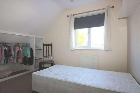 Wakering Road, Shoeburyness, Southend On Sea, Essex, SS3 - Photo 2