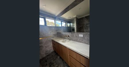 Beautiful Townhouse in Hallam - Photo 2